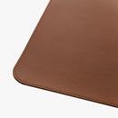 Alterzone Pad Desktop Sustainable Vegan Leather Surface, Cognac Brown - DELENordic.com Alterzone Pad desktop hållbar vegansk läderyta, konjaksbruna